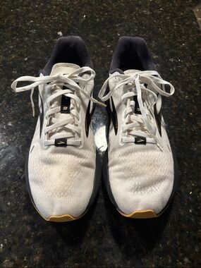 Brooks Shoes Womens Size 9 Launch 9 Running Sneakers Lightweight White Black